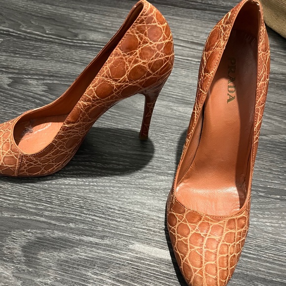Prada heels 7.5 - Picture 1 of 6